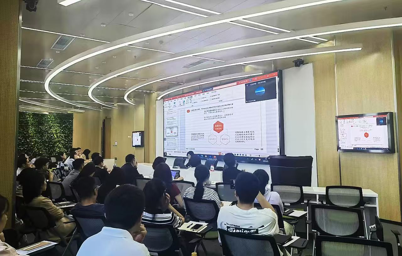 员工参加卓朗科技新《公司法》专题培训。(卓朗科技供图)