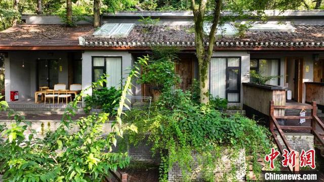 位于黄陂区木兰山中的民宿。 吴淘淘 摄