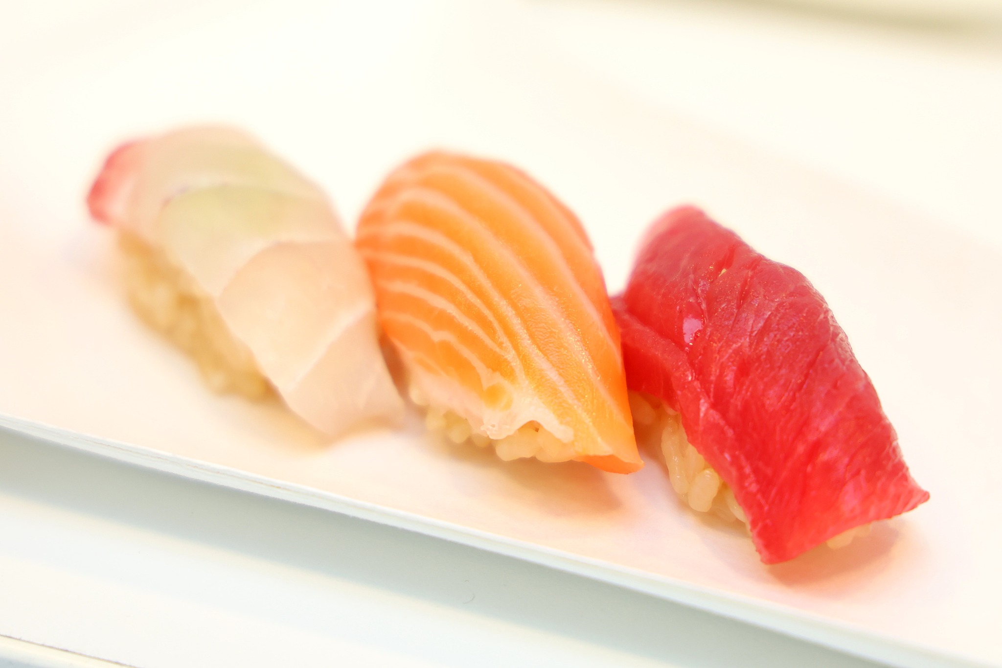 日本代表团在奥运村驻地向媒体展示其准备的食物。
