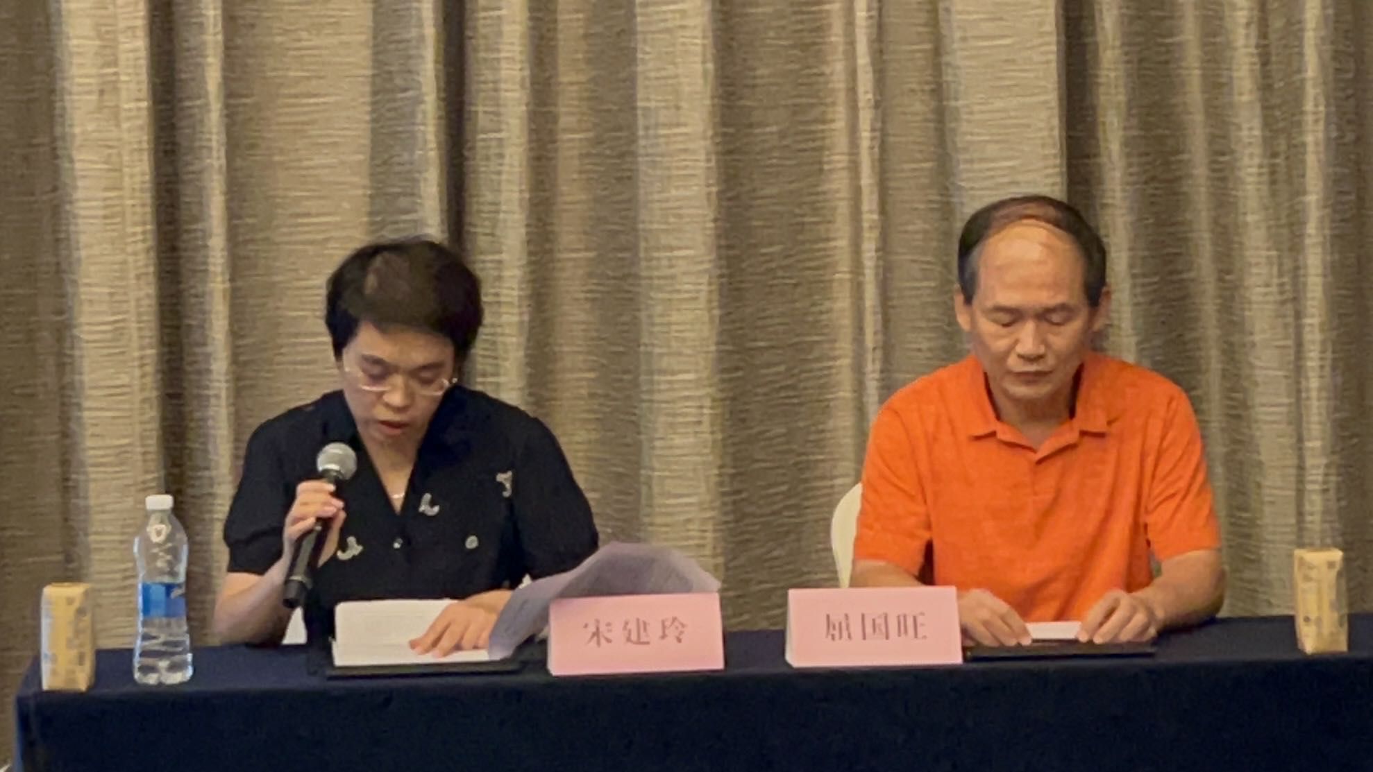 8月5日,科林電氣總經理屈國旺、董秘桑治建玲舉行新聞發佈會。新京報貝殼財經記者 陳維城 攝