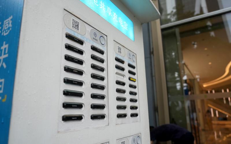 教人共享充电宝“0元购”,这种攻略跑偏了 | 新京报快评