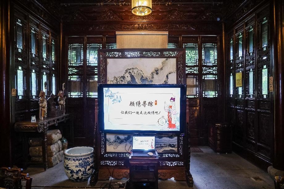 在具有江南古典园林风格的桂林公园,开启沉浸式顾绣非遗体验。