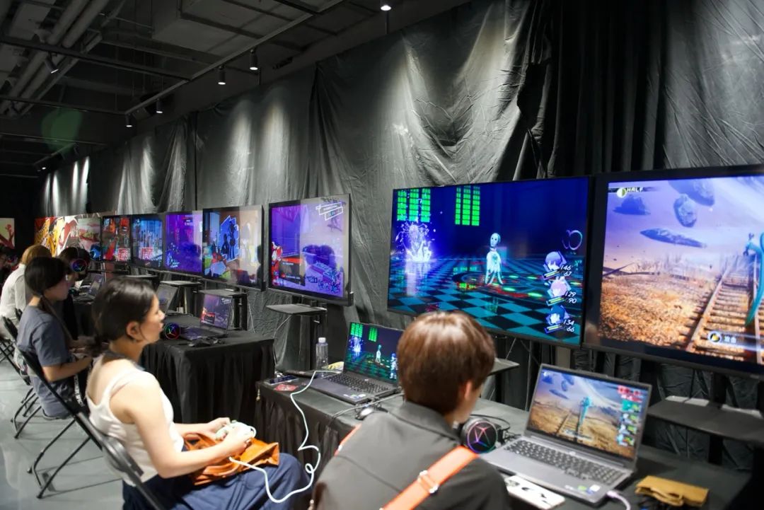 要论复古时尚,还得看《女神异闻录》的游戏与玩家