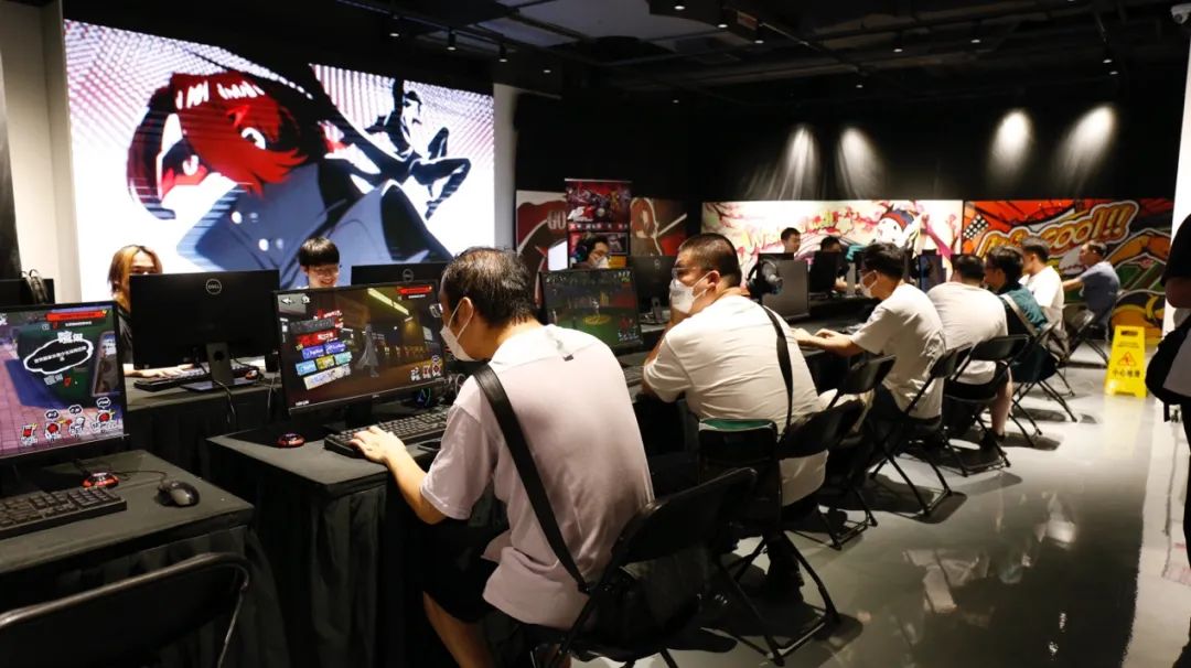 要论复古时尚,还得看《女神异闻录》的游戏与玩家