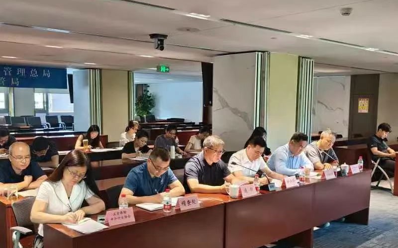 通報會上,北京市經偵總隊以案講法,提示企業和從業人員建立健全風險管理、識別機制。 圖源:北京市經偵總隊