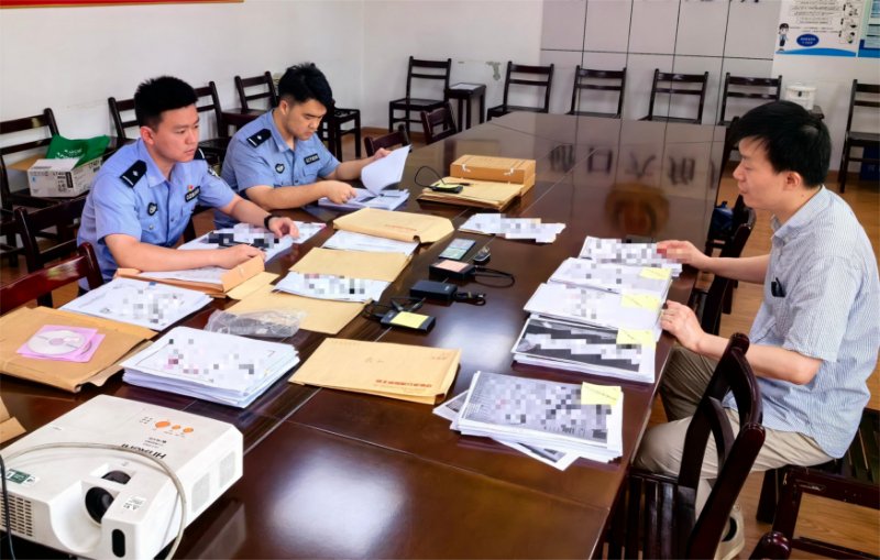 武漢警方梳理線索。 受訪者供圖