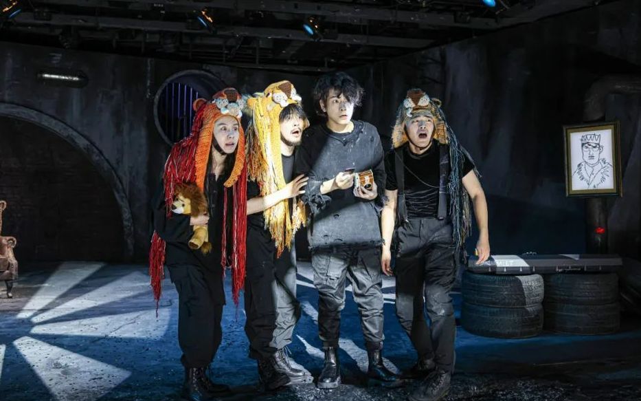 北京人藝創排的小劇場話劇《哈姆雷特》演員主創,來自其演員學員班。 李春光 攝
