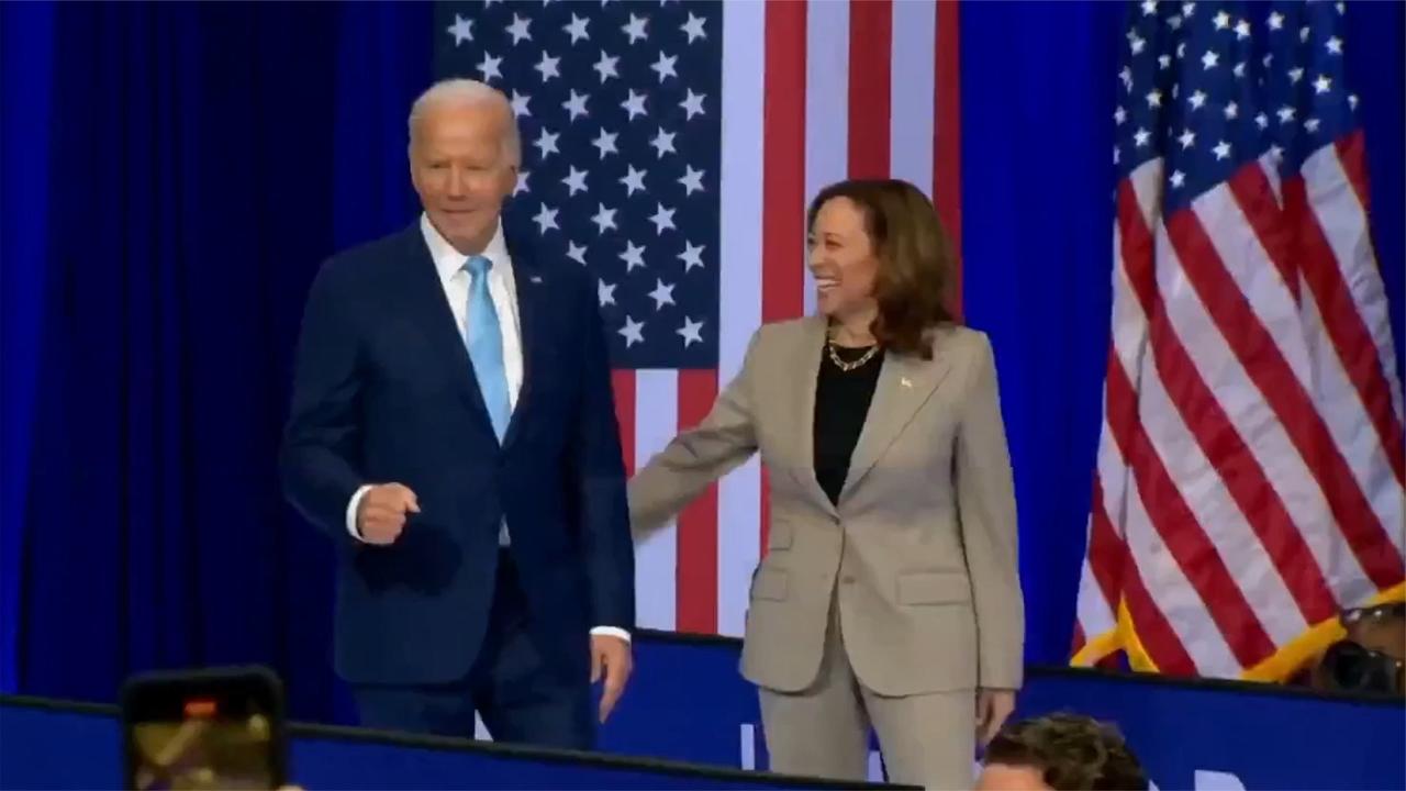拜登退选后与哈里斯首同框