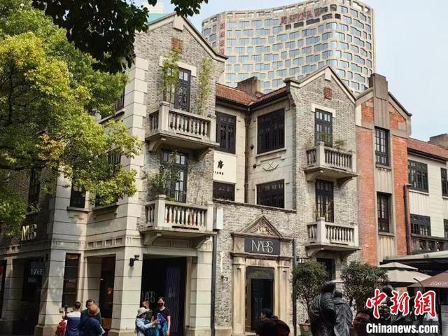 上海新天地。 范宇斌 摄