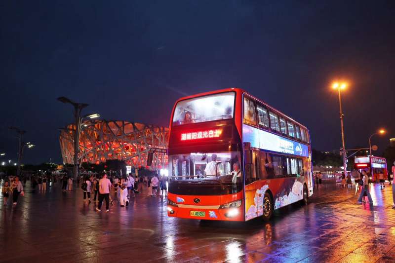 从鸟巢到亮马河码头,“潮朝阳观光巴士”今日正式开通