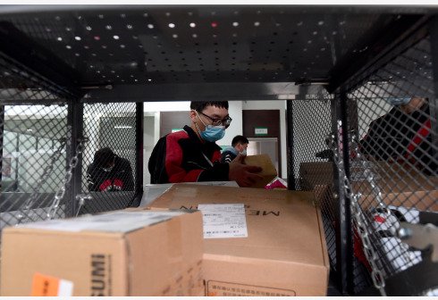 极兔上半年业绩扭亏，关停跨境小件包裹业务