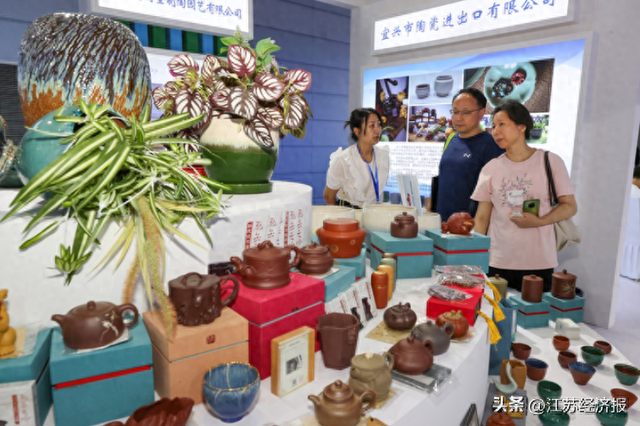 在不久前举行的2024长三角跨境电商交易会上,江苏企业收获满满。朱吉鹏 摄
