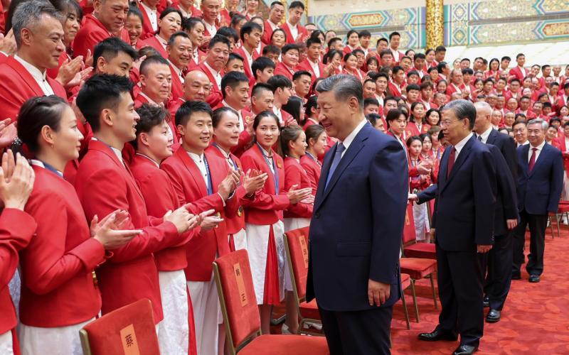 祝贺奥运健儿，期待中国体育再攀高峰 | 新京报社论