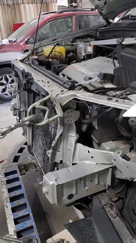 防撞梁修复，大力出奇迹