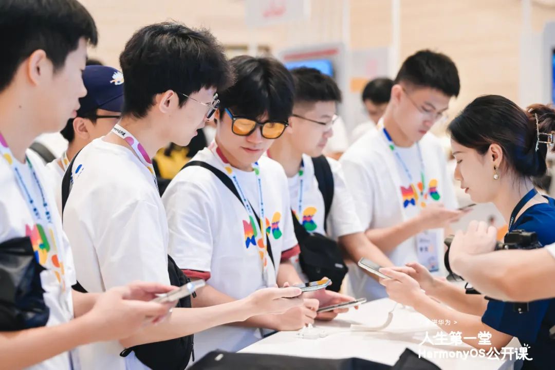 逐光而上,「鸿蒙速度」背后的「人才速度」