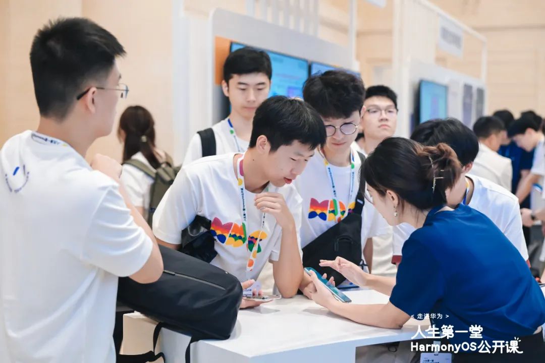 逐光而上,「鸿蒙速度」背后的「人才速度」