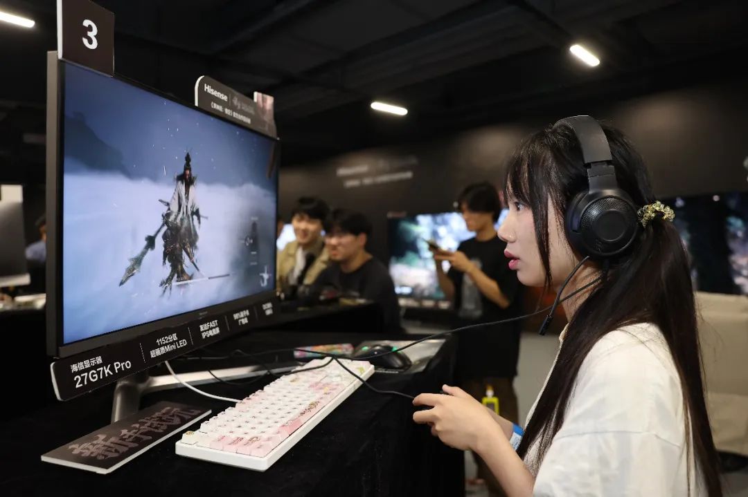 在100吋黑神话定制电视上带薪玩《黑神话》,到底有多爽?