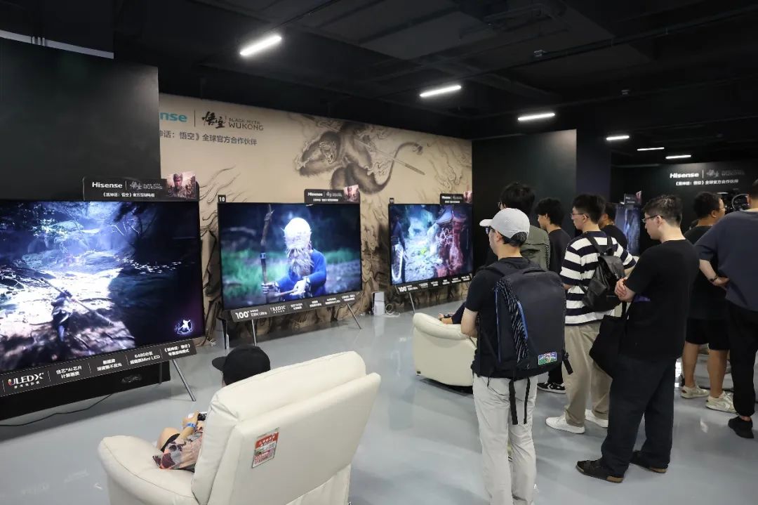 在100吋黑神话定制电视上带薪玩《黑神话》,到底有多爽?