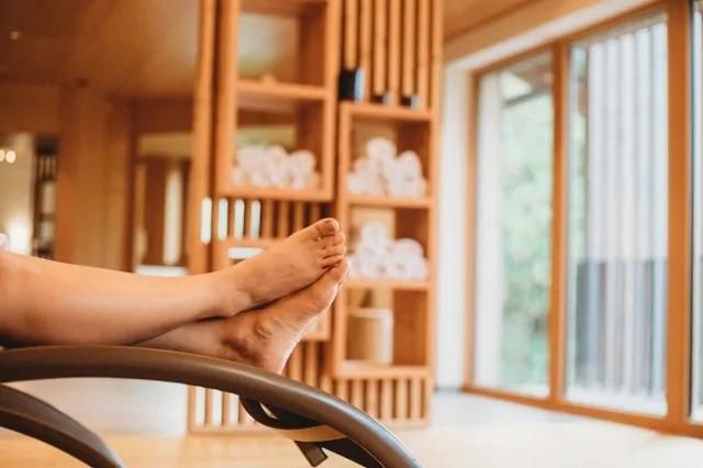 最会玩的年轻人,都在洗浴中心去班味