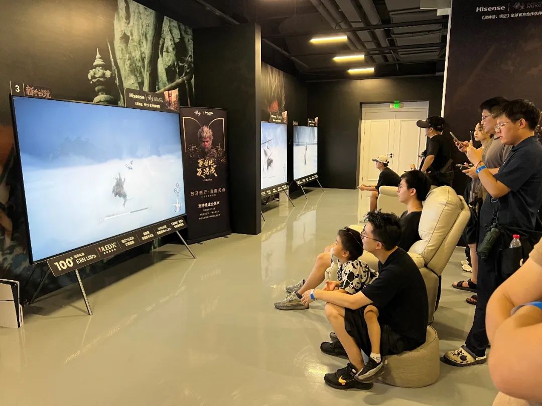 在100吋黑神话定制电视上带薪玩《黑神话》,到底有多爽?