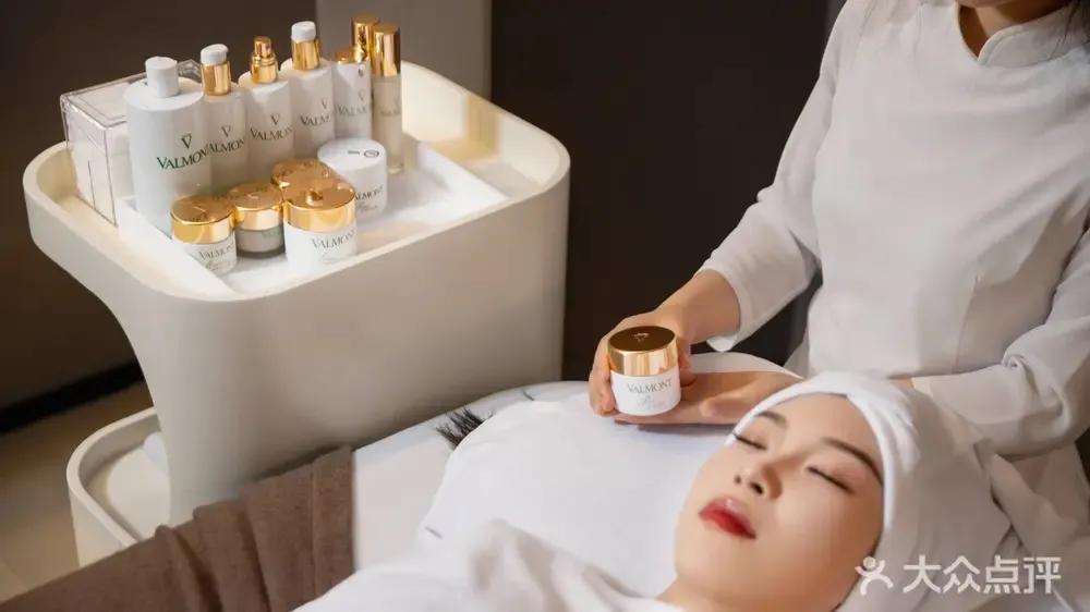 最会玩的年轻人,都在洗浴中心去班味