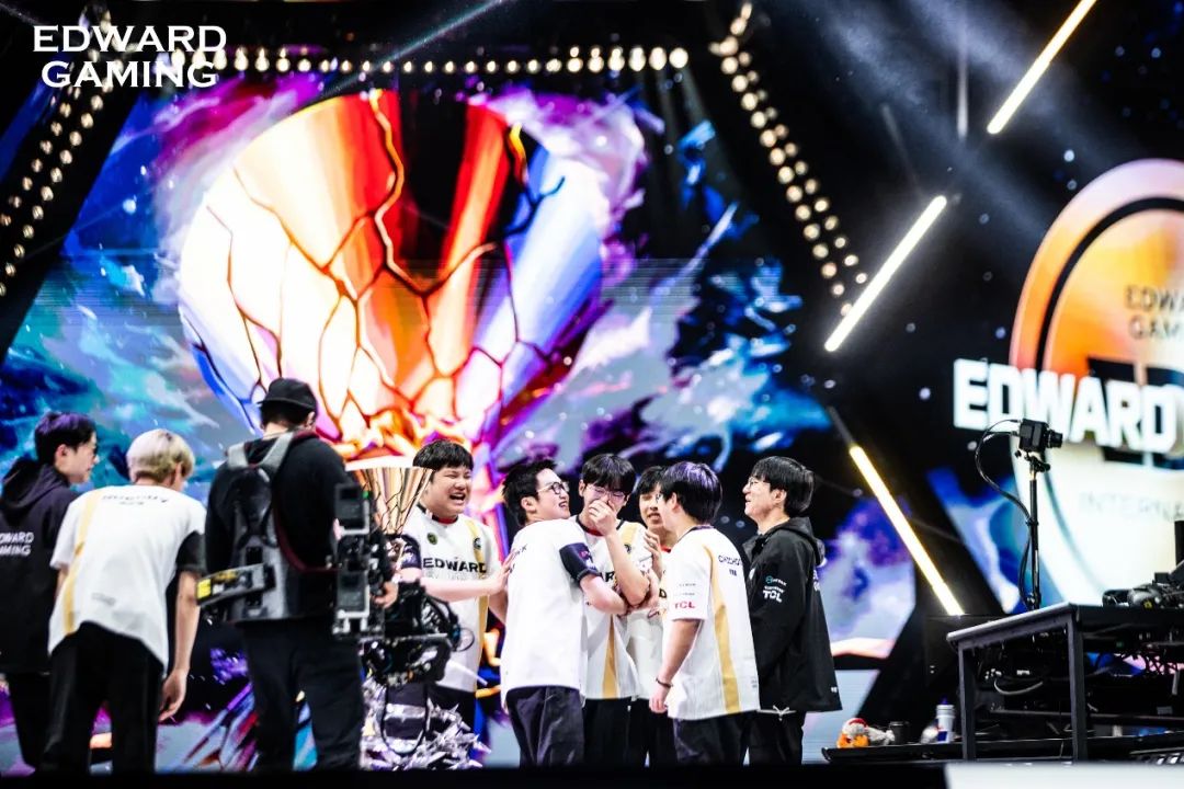人人在C的EDG,缔造了CN瓦的冠军奇迹