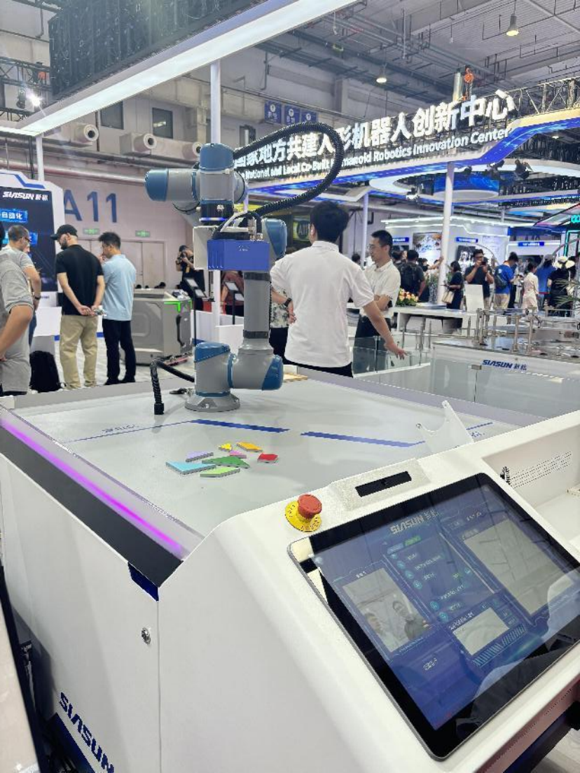 机器人+AI,加速进入智能时代