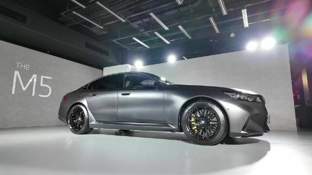 全新宝马M5亮相性能车还带电！