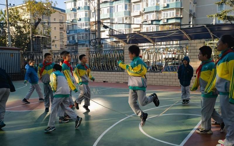课间延长5分钟,像重视课堂一样重视课间 | 新京报快评