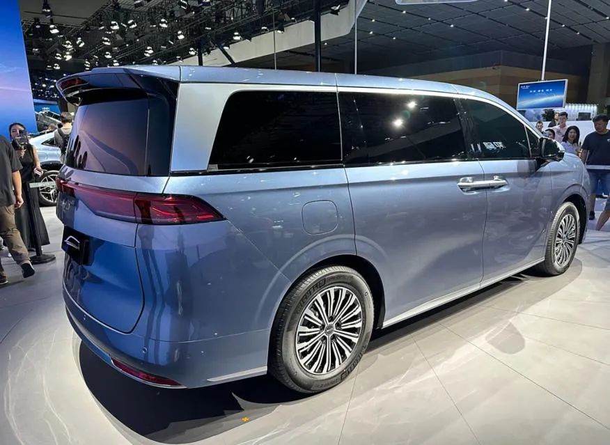 腾势mpv第一代 d82b-e395891fbdff3d653e4b78317cb2e85c.jpg