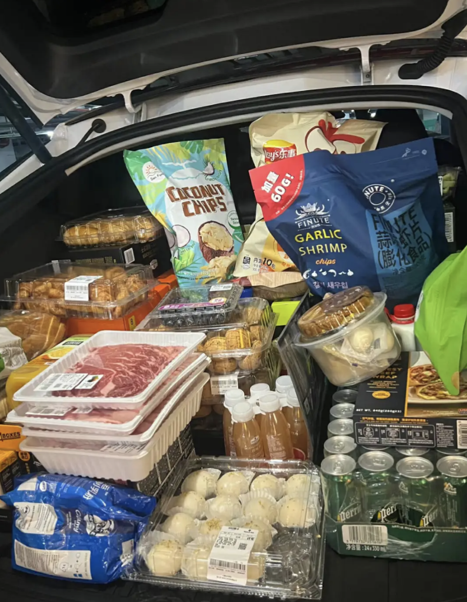 「喝完连生仨儿子」,听着就荒谬的山姆「生仔矿泉水」咋让中产搬空了?