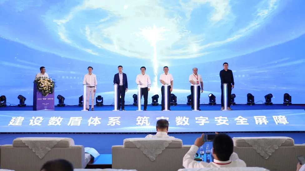 暮夏沐日,微风送秋|Z News