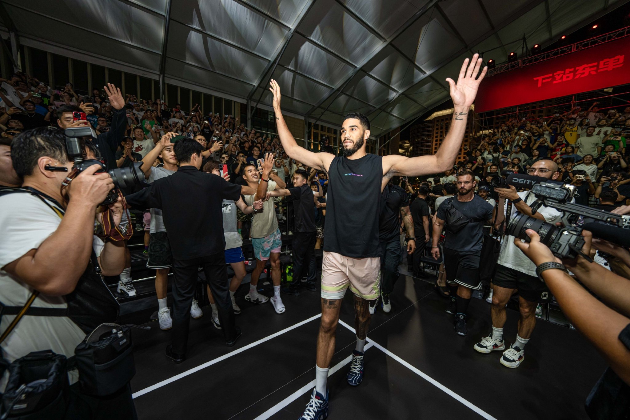 约基奇塔图姆战术博弈解析掘金绿军争霸背后的攻防智慧与领袖气质碰撞