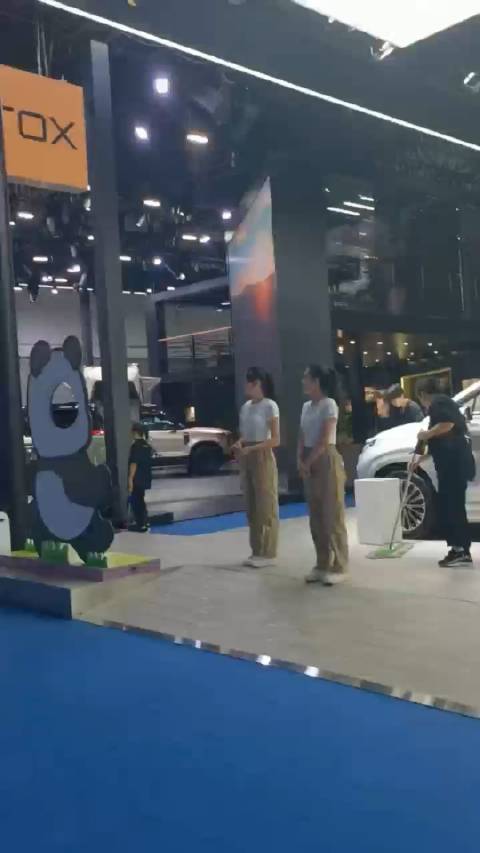 有人说成都车展是一个降级的车展，人少一点不拥挤不香吗？