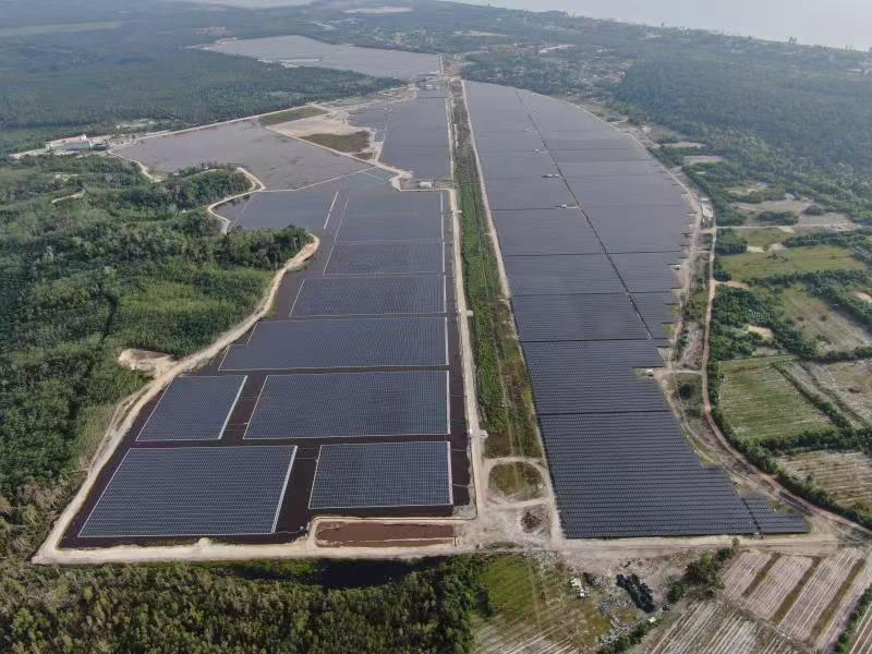 马来西亚100MW漂浮+地面光伏融合项目(图片来源:Cypark Resources Berhad)