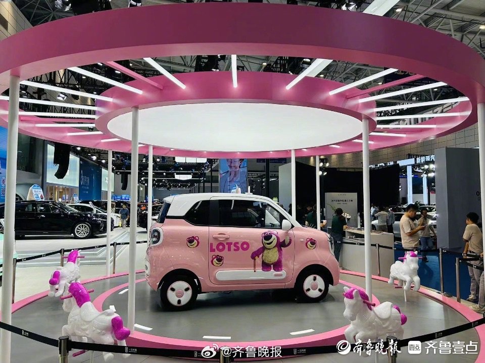 多款迷你电车闪亮齐鲁车展