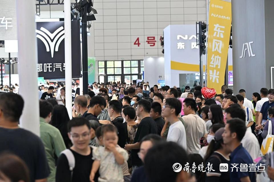 人气爆棚！周末第50届齐鲁国际车展人从众