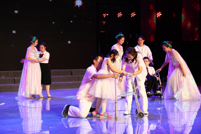 【弘扬社会主义核心价值观】新疆残疾人特殊艺术下基层展演走进乌鲁木齐市 这场演出不仅精彩,更令人敬佩