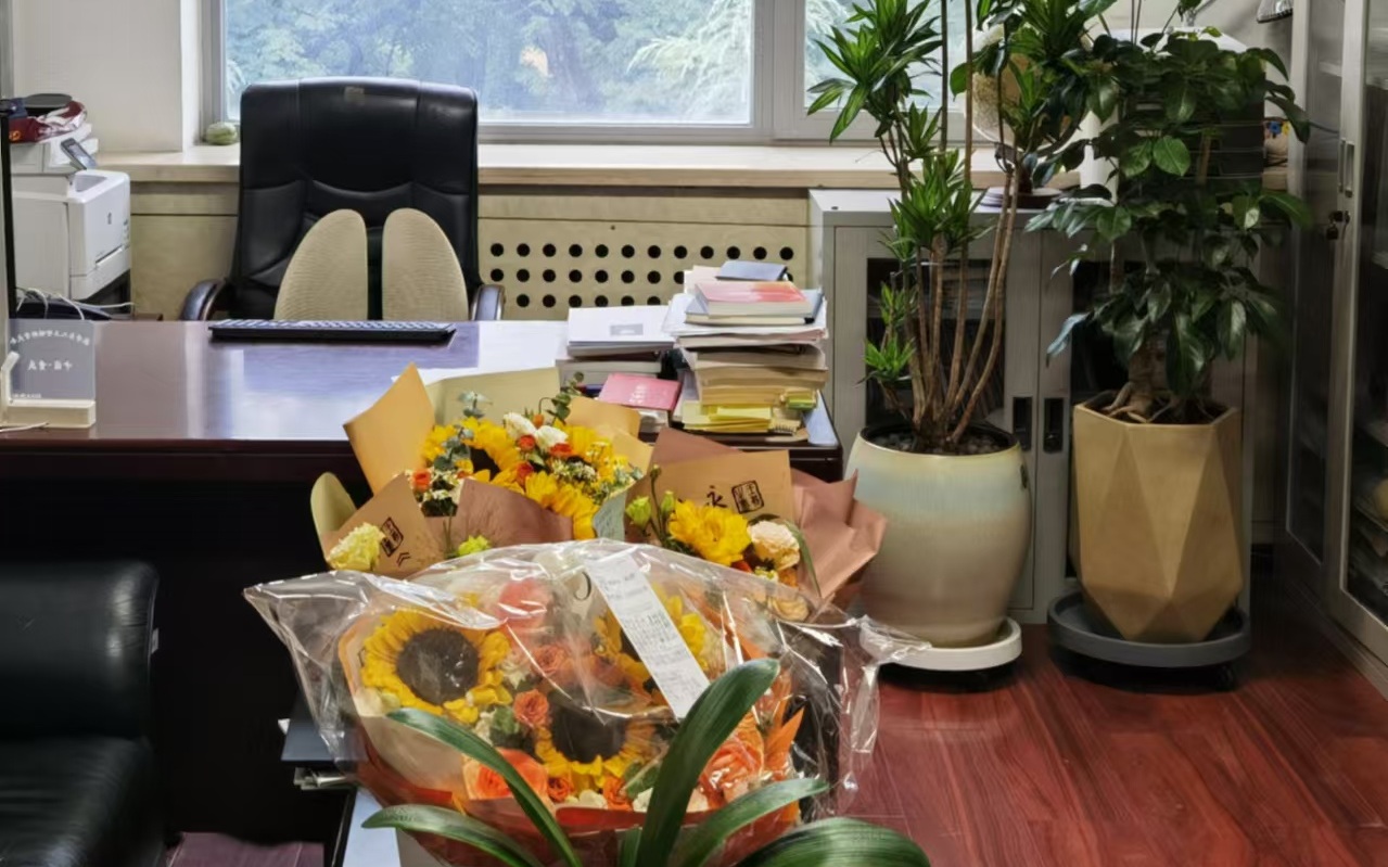 教師節當日,郭田德收到學生們自發送的鮮花。 受訪者供圖
