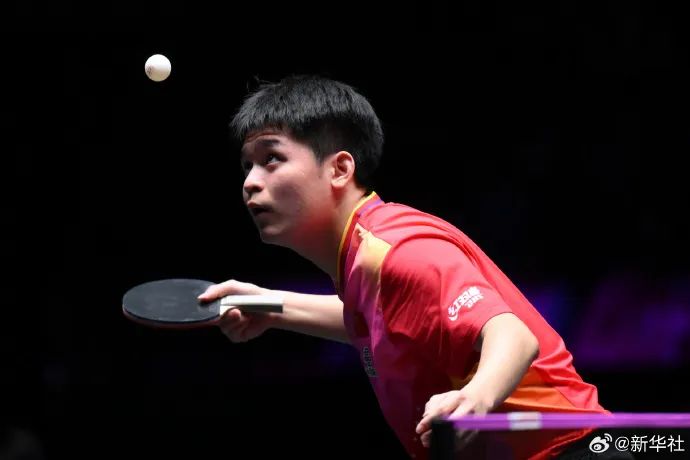 王楚钦击败林诗栋登顶 1dbd-d477eaf56ed9db5f0a48bd5ef2a5b812.jpg