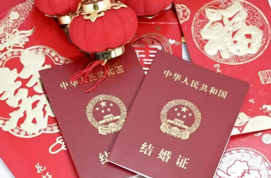 ▲资料图:结婚证。图/新华社