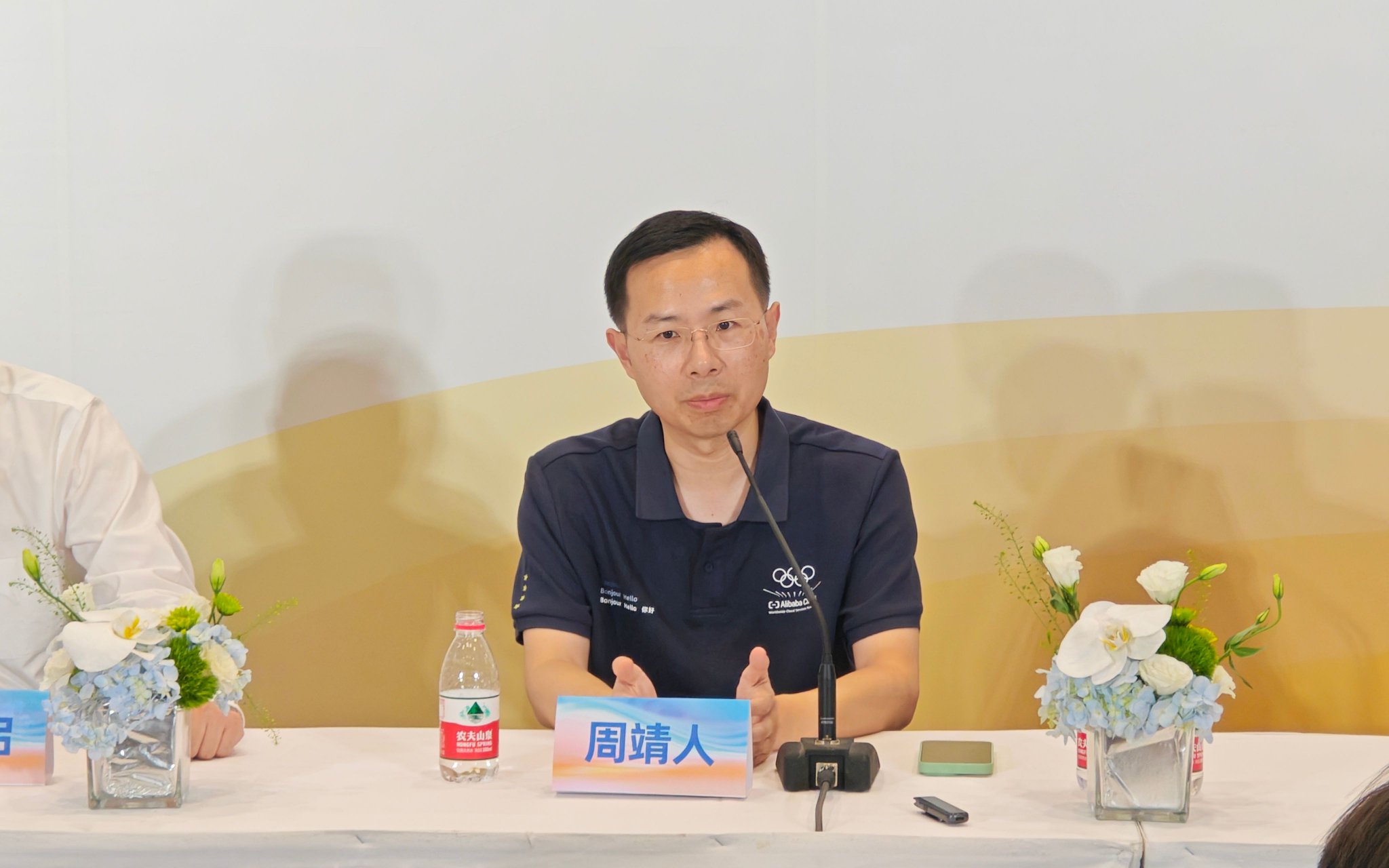 周靖人在接受採訪 新京報貝殼財經記者羅亦丹/攝
