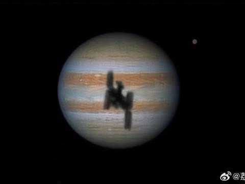 中国空间站划过木星