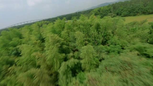 智界 R7作为鸿蒙智行首款轿跑SUV，其搭载的 “满血” 途灵平台…