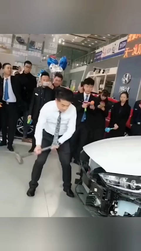 啊？ 北汽是这么检验防撞梁的？