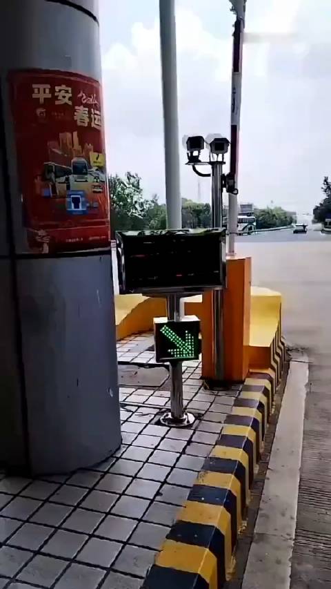 四米二货车可以上蓝牌，也可以上黄牌 蓝牌可以进市区，c1驾照就能开…