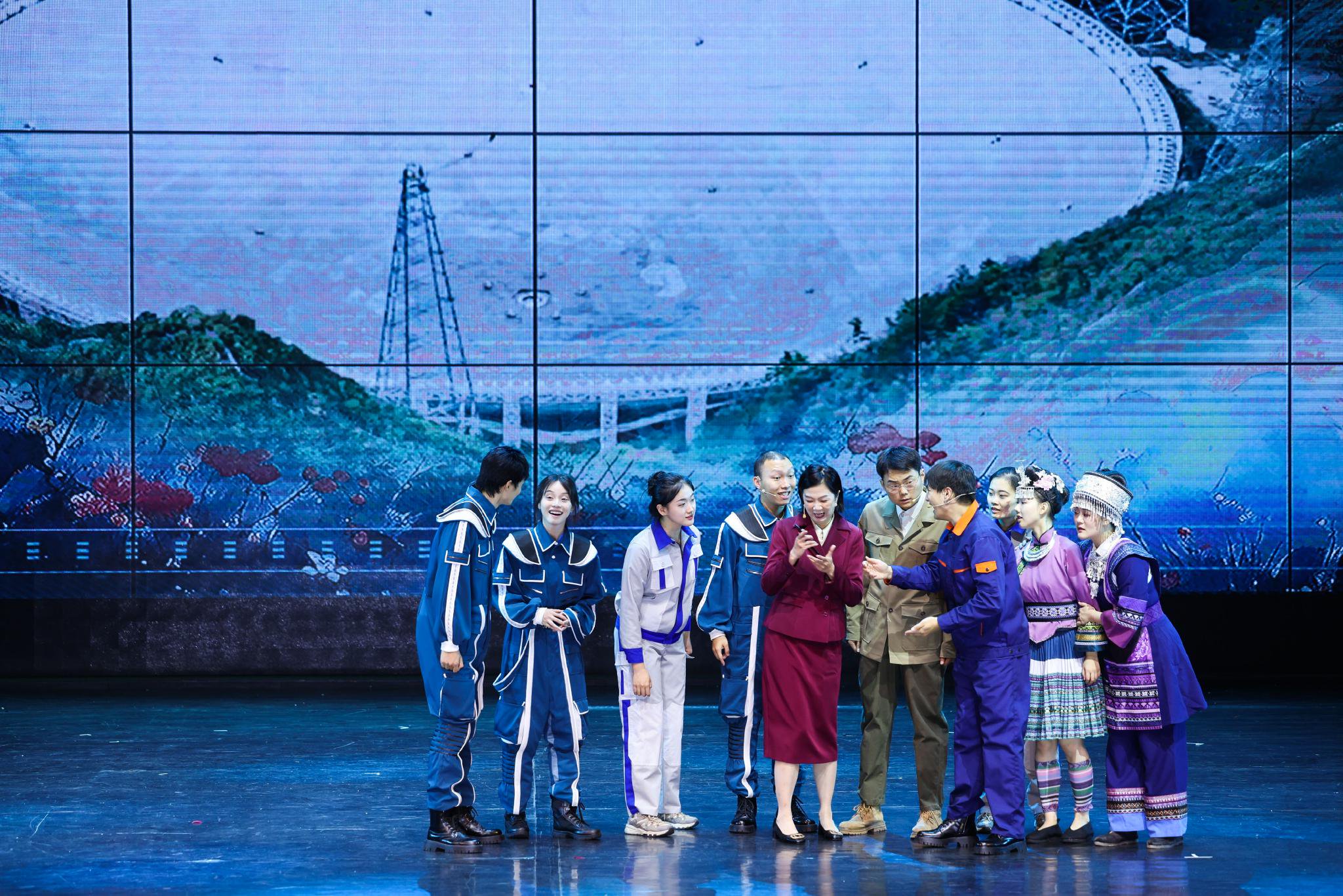 如何看待杨超越在电影《我们的新生活》里面的表现？