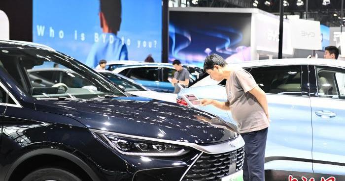 合肥国际新能源汽车展：市民体验未来