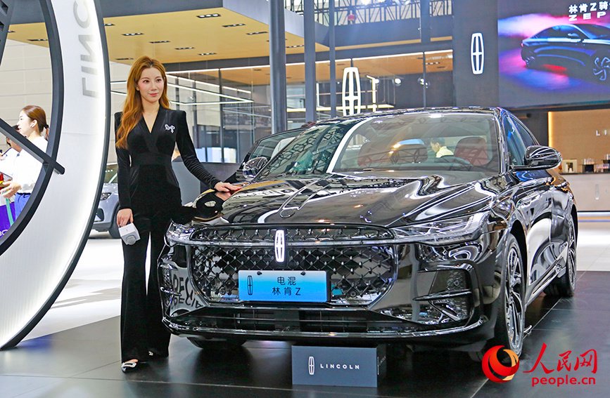 人民探展丨汇聚国内外最新重磅车型 天津车展以“大”雄霸北方市场