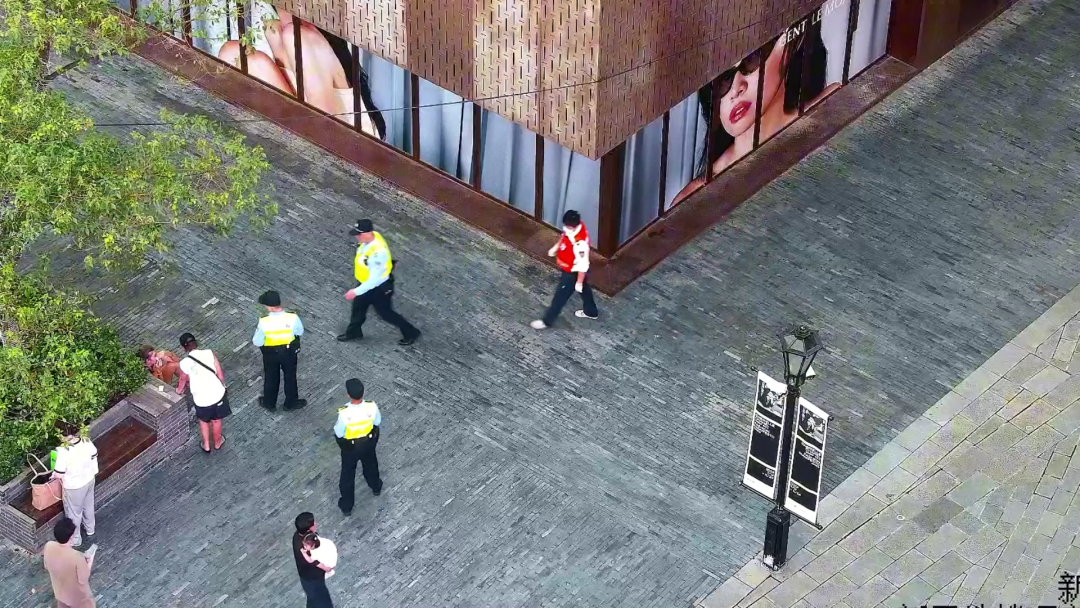 现场援助情况图片来源:上海市黄浦区(下同)